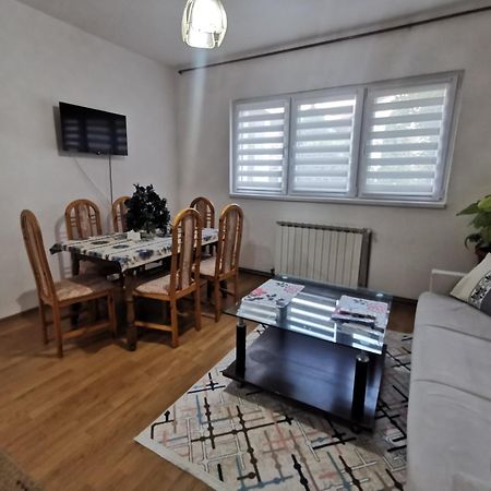 Rest & Recharge 4Bdr Apt- Free Parking, Ac & Garden Сараево Экстерьер фото