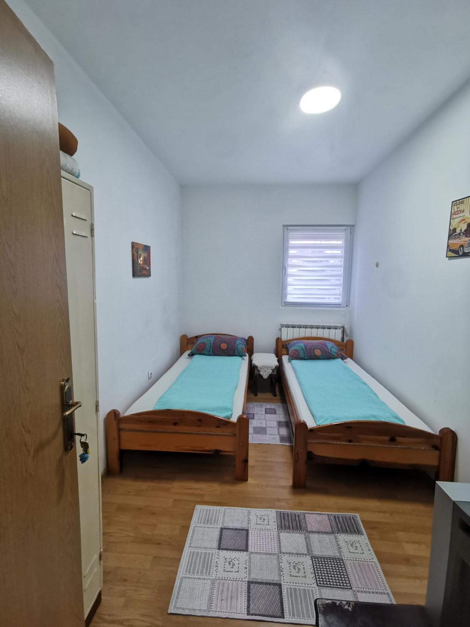 Rest & Recharge 4Bdr Apt- Free Parking, Ac & Garden Сараево Экстерьер фото