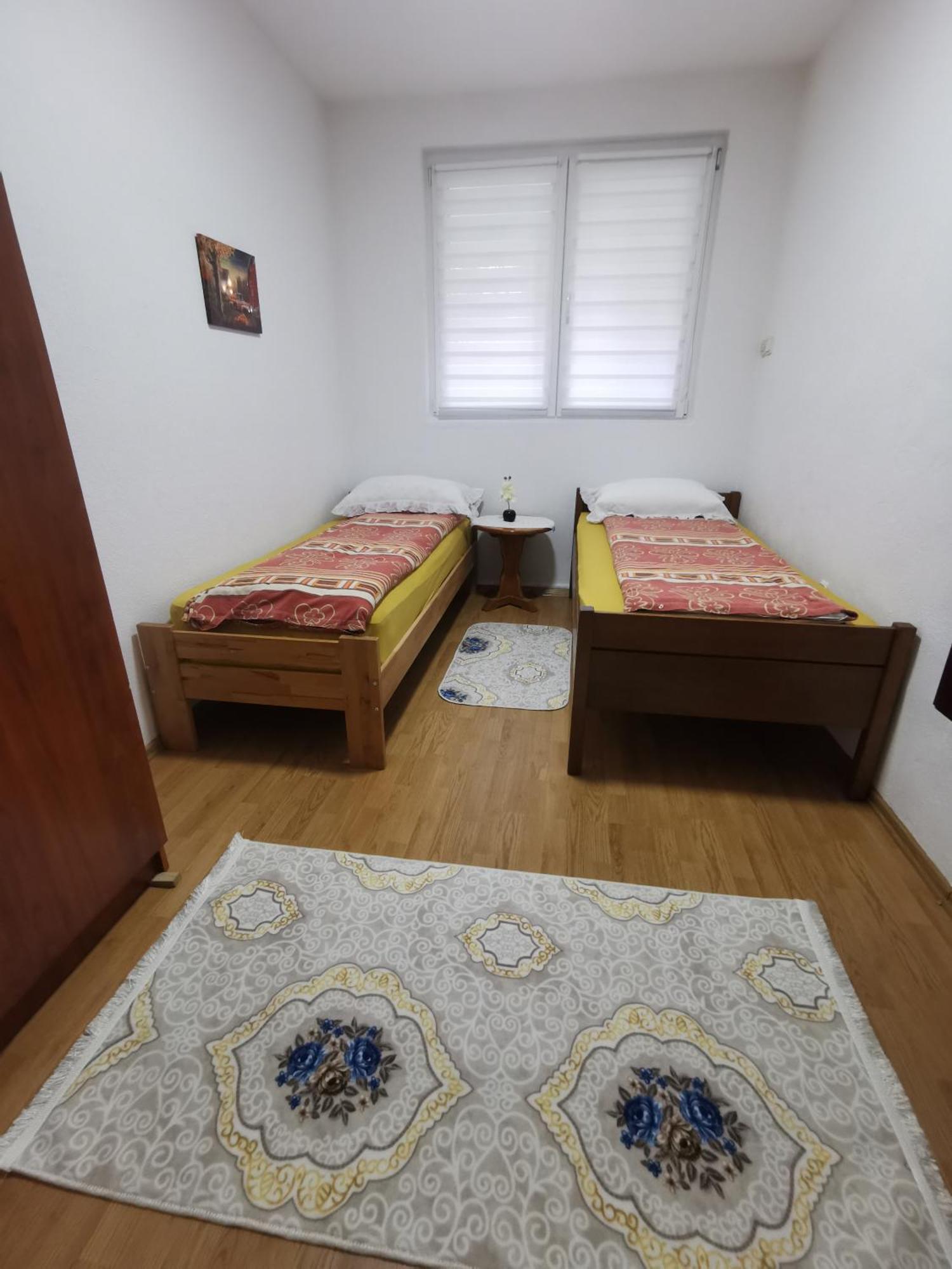 Rest & Recharge 4Bdr Apt- Free Parking, Ac & Garden Сараево Экстерьер фото